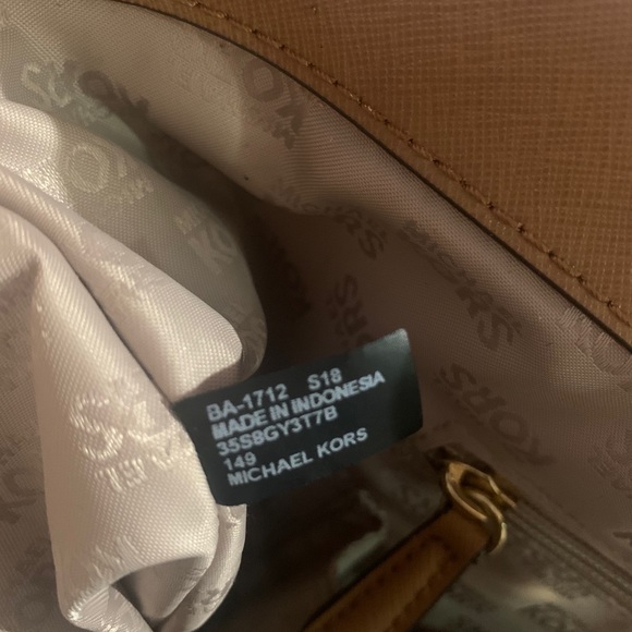 SOLD Michael Kors purse - Picture 5 of 12